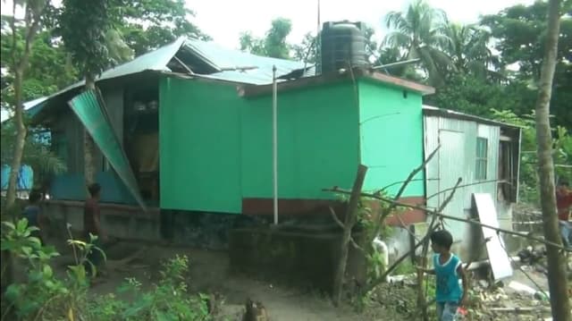 মাদারীপুরে হাতবোমা বিস্ফোরণে বাড়িঘর বিধস্ত, আহত বেশ কয়েকজন