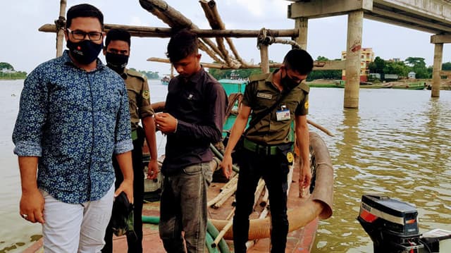 সরাইলে ড্রেজার মালিককে জরিমানা