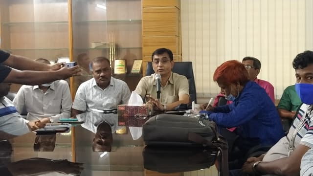 শারদীয়া দুর্গাপূজা উপলক্ষে প্রধানমন্ত্রীর উপহার স্বরুপ জি.আ.চাউল বিতরণ