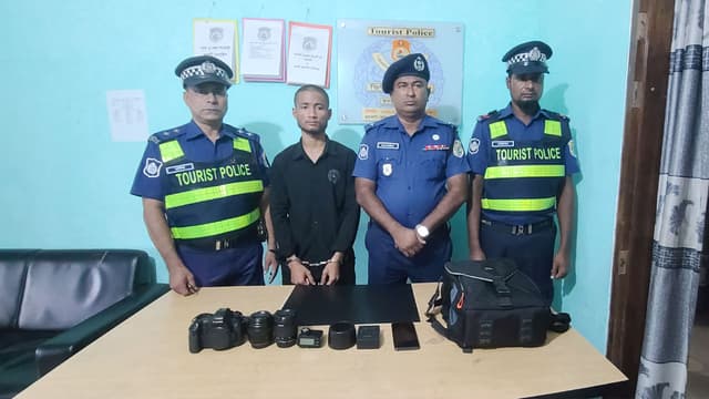 কুয়াকাটায় পর্যটকদের সঙ্গে বন্ধুত্ব, খোয়া গেল সর্বস্ব
