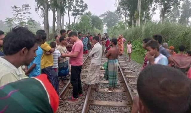 পাঁচবিবিতে ট্রেনে কাটা পড়ে প্রাণ গেলো বৃদ্ধার