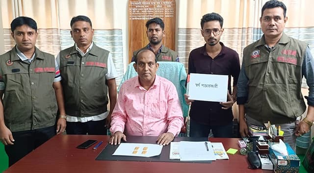 বেনাপোলে যাত্রীর পেটে ৩২ লাখ টাকার স্বর্ণ !