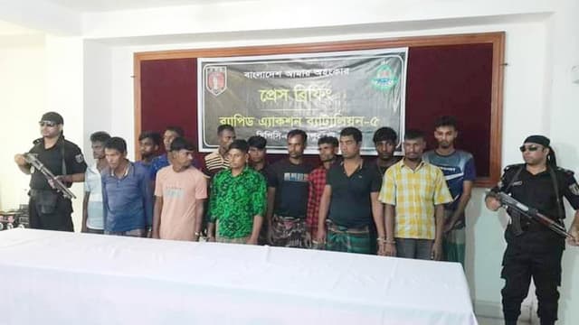 আত্রাইয়ে র‌্যাবের হাতে ডাকাত দলের ১৪ সদস্য গ্রেফতার
