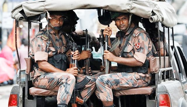 কুমিল্লা শহর জুড়ে বিজিবি মোতায়েন