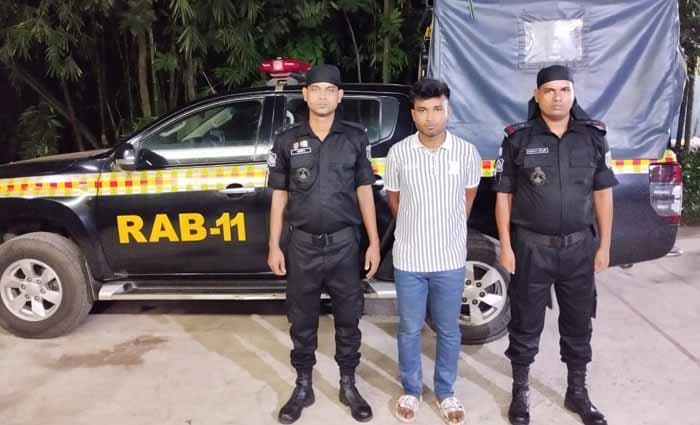 নোয়াখালীতে আগ্নেয়াস্ত্রসহ তরুণ গ্রেফতার
