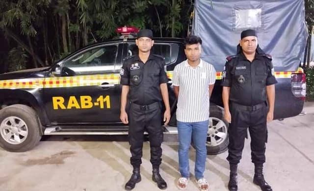 নোয়াখালীতে আগ্নেয়াস্ত্রসহ তরুণ গ্রেফতার