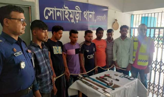 নোয়াখালীতে আগ্নেয়াস্ত্রসহ ৮ ডাকাত গ্রেফতার
