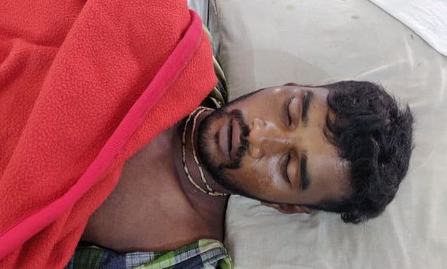 অতিরিক্ত মদপানে আদিবাসী যুবকের মৃত্যু