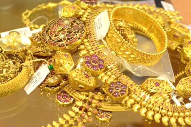স্বর্ণের দাম কমলো