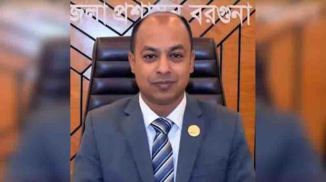 বরগুনার সাবেক জেলা প্রশাসকের অন্তরঙ্গ ভিডিও ভাইরাল