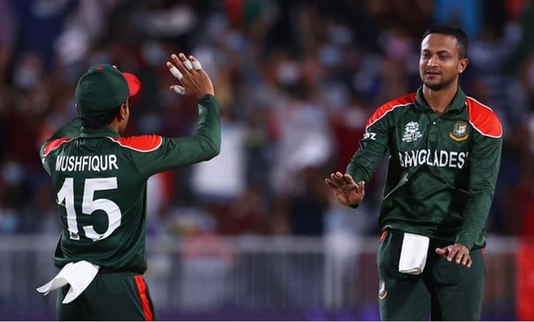 টি-টোয়েন্টির ইতিহাসে সর্বোচ্চ উইকেটশিকারী সাকিব