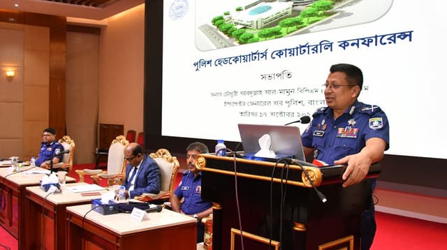 পেশাদারিত্বের সাথে মাঠ পর্যায়ের কর্মকর্তাদের দায়িত্ব পালনের আহ্বান আইজিপির