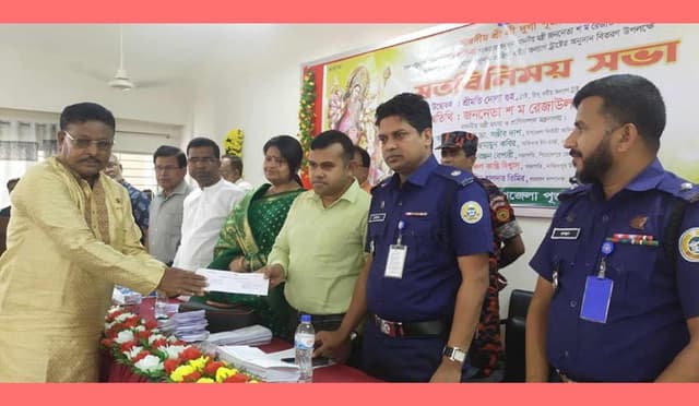 নাজিরপুরে ১৩৬ মন্দিরে মৎস্য মন্ত্রীর অনুদান