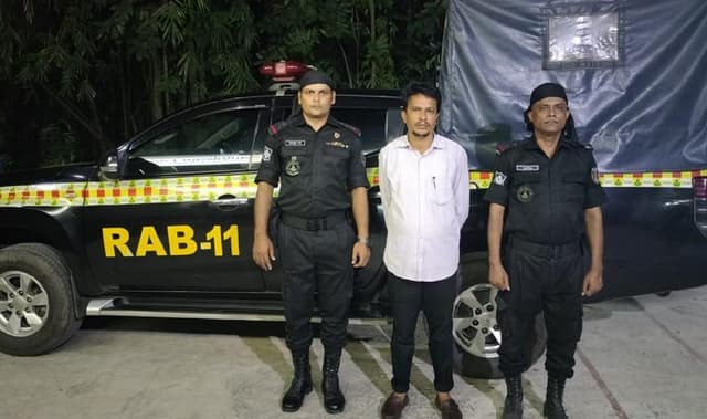 নোয়াখালীতে র‍্যাবের নাম ভাঙ্গিয়ে প্রতারণা, যুবক গ্রেফতার