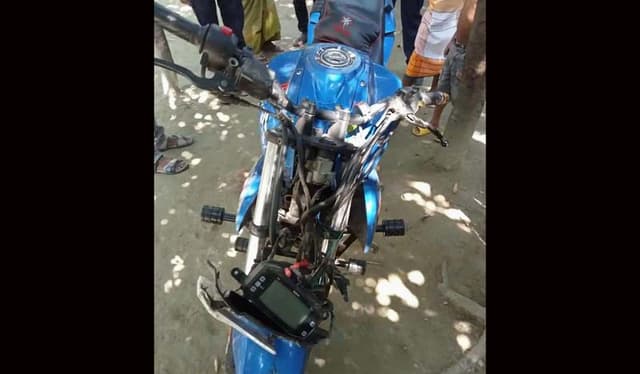 বেপরোয়া মোটর সাইকেল কেড়ে নিল ২ আরোহীর প্রাণ