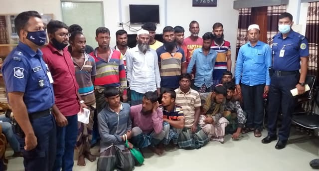 তজুমদ্দিনে ৫টি নৌকাসহ ৩১ জেলে আটক, ২২ জনকে দন্ড