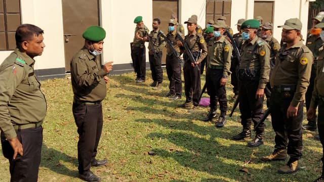আটকের ক্ষমতা পাচ্ছেন আনসার সদস্যরা, সংসদে বিল