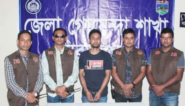 দুই বন্ধুকে কুপিয়ে হত্যার প্রধান আসামিসহ আটক ৪