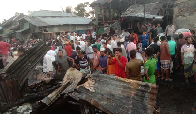 চরদুয়ানী বাজারে ভয়াবহ অগ্নিকান্ড, ১০ কোটি টাকা ক্ষয়ক্ষতির আশঙ্কা