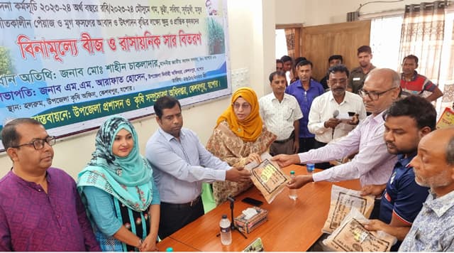 কেশবপুরে সাড়ে চার হাজার ক্ষুদ্র ও প্রান্তিক কৃষকের মাঝে বিনামূল্যে বীজ ও সার বিতরণ