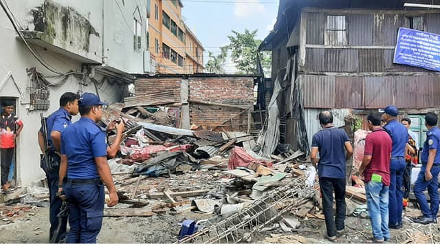 ঝালকাঠিতে ছাত্রলীগ নেতার বিরুদ্ধে ছাত্রদল নেতার বসতঘর ভাঙচুরের অভিযোগ