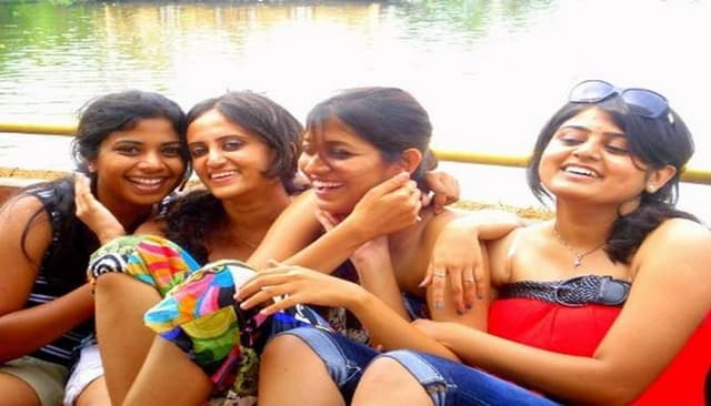 মেয়েরা যে বয়সে বিয়ের জন্য পাগল হয়ে ওঠে