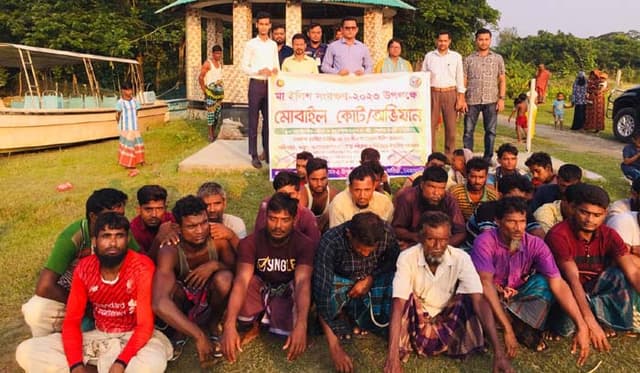 নোয়াখালীতে ২৭ জেলেকে অর্থদন্ড