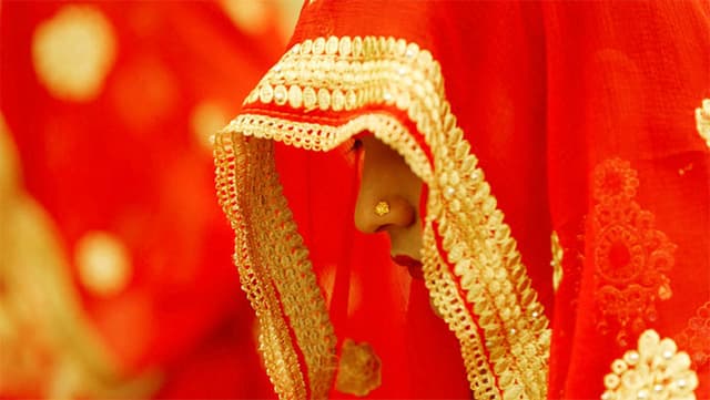 স্বামীর গোপনাঙ্গ অস্বাভাবিক বড়, ক্ষতিপূরণ চেয়ে আদালতে নববধূ!