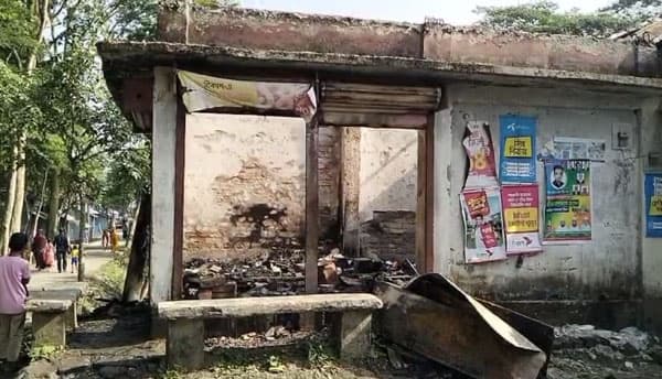 কলাপাড়ায় গভীর রাতে অগ্নিকান্ড, দুটি দোকান পুড়ে ছাই