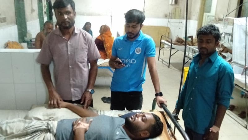 মারধরে আহত ১০ পল্লী বিদ্যুৎ কর্মচারী, থানায় মামলা