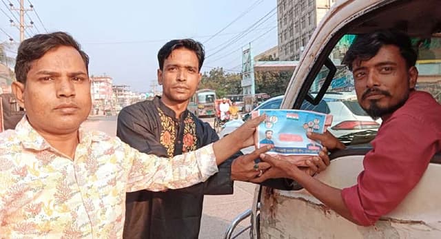 অবরোধে মহাসড়কে গাড়ি চালালেই মিলছে খাবার !
