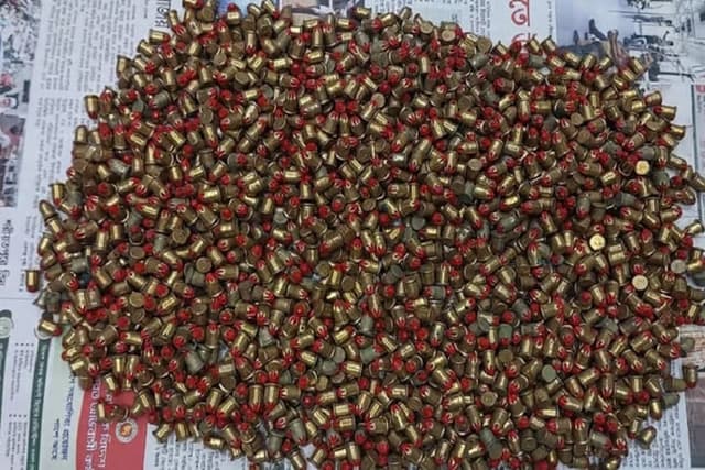 ঢাকায় ১৬শ’ রাউন্ড গুলি-সদৃশ বস্তু উদ্ধার