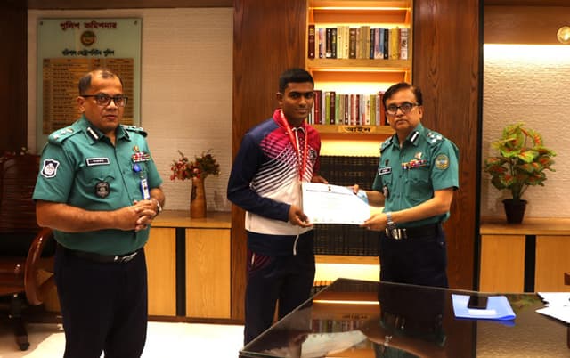 মার্শাল আর্ট প্রতিযোগিতায় স্বর্ণপদক পেলেন বিএমপি'র কনস্টেবল তমাল
