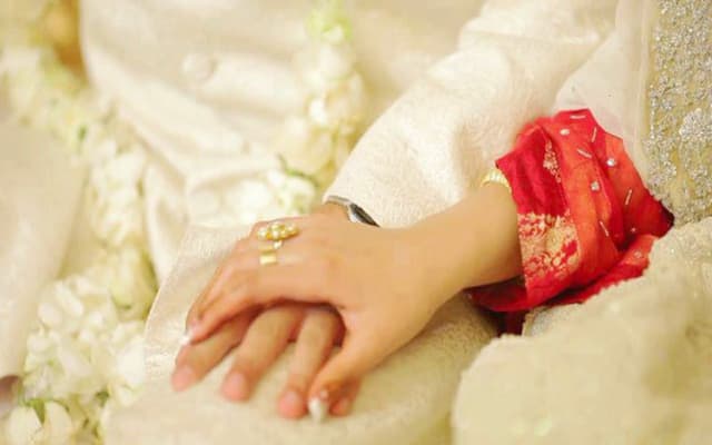 জোর করে স্ত্রীর ‘ব্রা’ খুললেই স্বামী হওয়া যায় না!