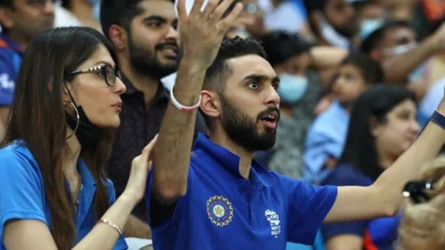 ফাইনালের কেনা টিকিট বিক্রি করে দিচ্ছেন হতাশ ভারতীয়রা