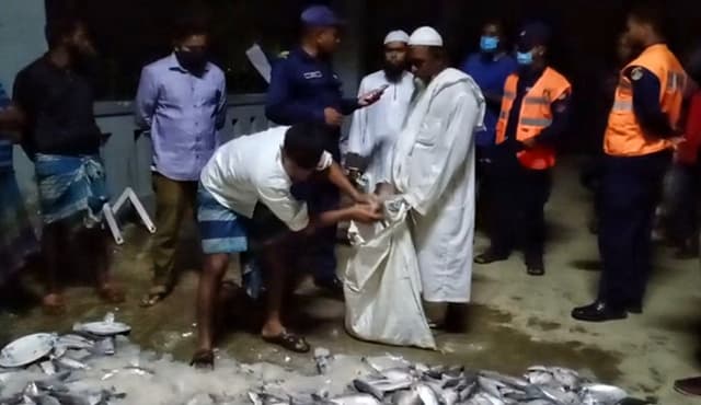 মহিপুরে ১ হাজার ৬ শ’ কেজি ঝাটকা জব্দ