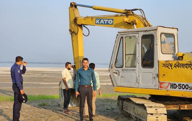 গোয়ালন্দে দুই বালু ব্যবসায়ীকে জরিমানা
