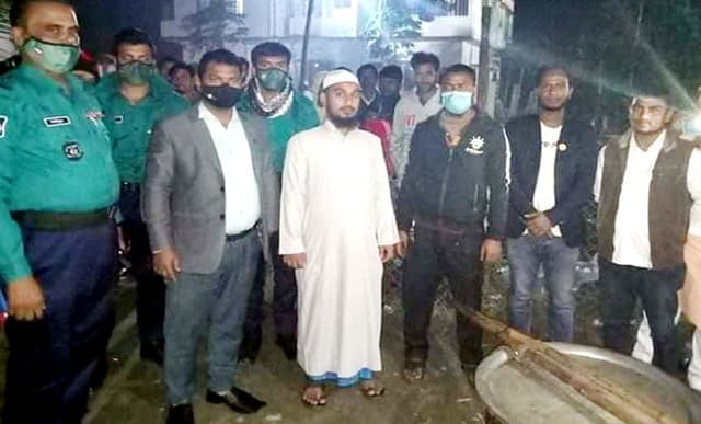 বিদ্রোহী প্রার্থীর রান্না করা খিচুড়ি এতিমখানায়
