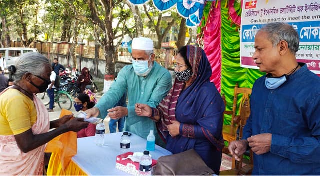 ধামইরহাটে ক্ষুদ্র নৃ-গোষ্ঠী ও হরিজনদের মাঝে আর্থিক সহায়তা
