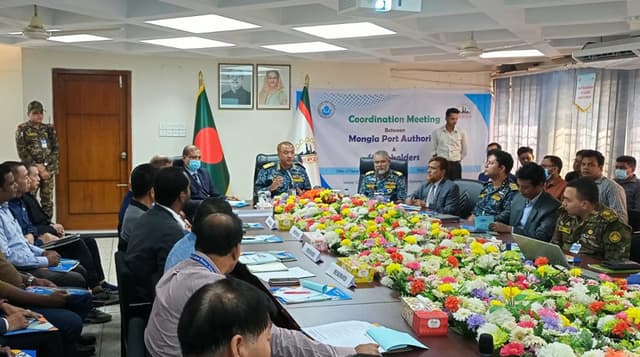 মোংলা বন্দরে ব্যবসায়ীদের নিয়ে মতবিনিময়