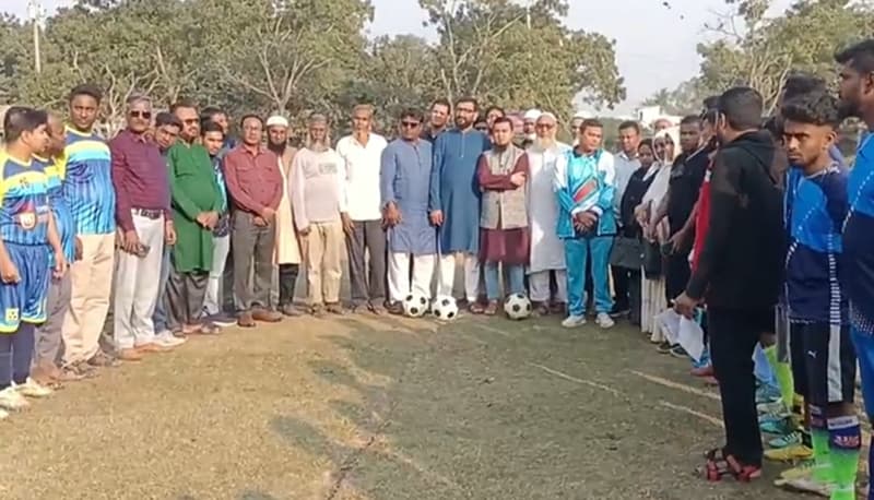 হিলিতে মেয়র কাপ ফুটবল টুর্নামেন্টের উদ্বোধন