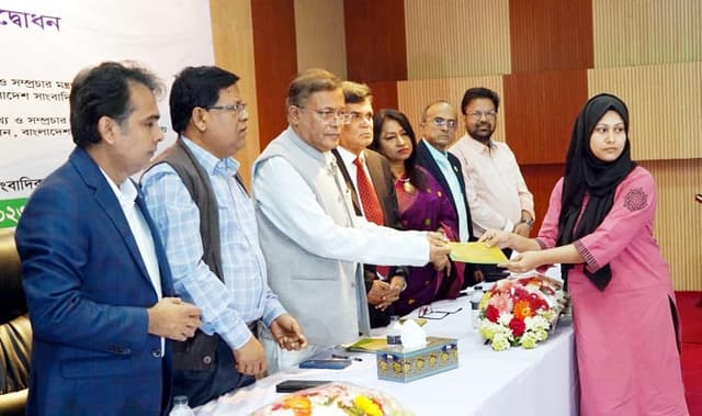 ওবায়দুল কাদেরের পক্ষে মনোনয়নপত্র নিলেন কবিরহাট উপজেলা আ.লীগ