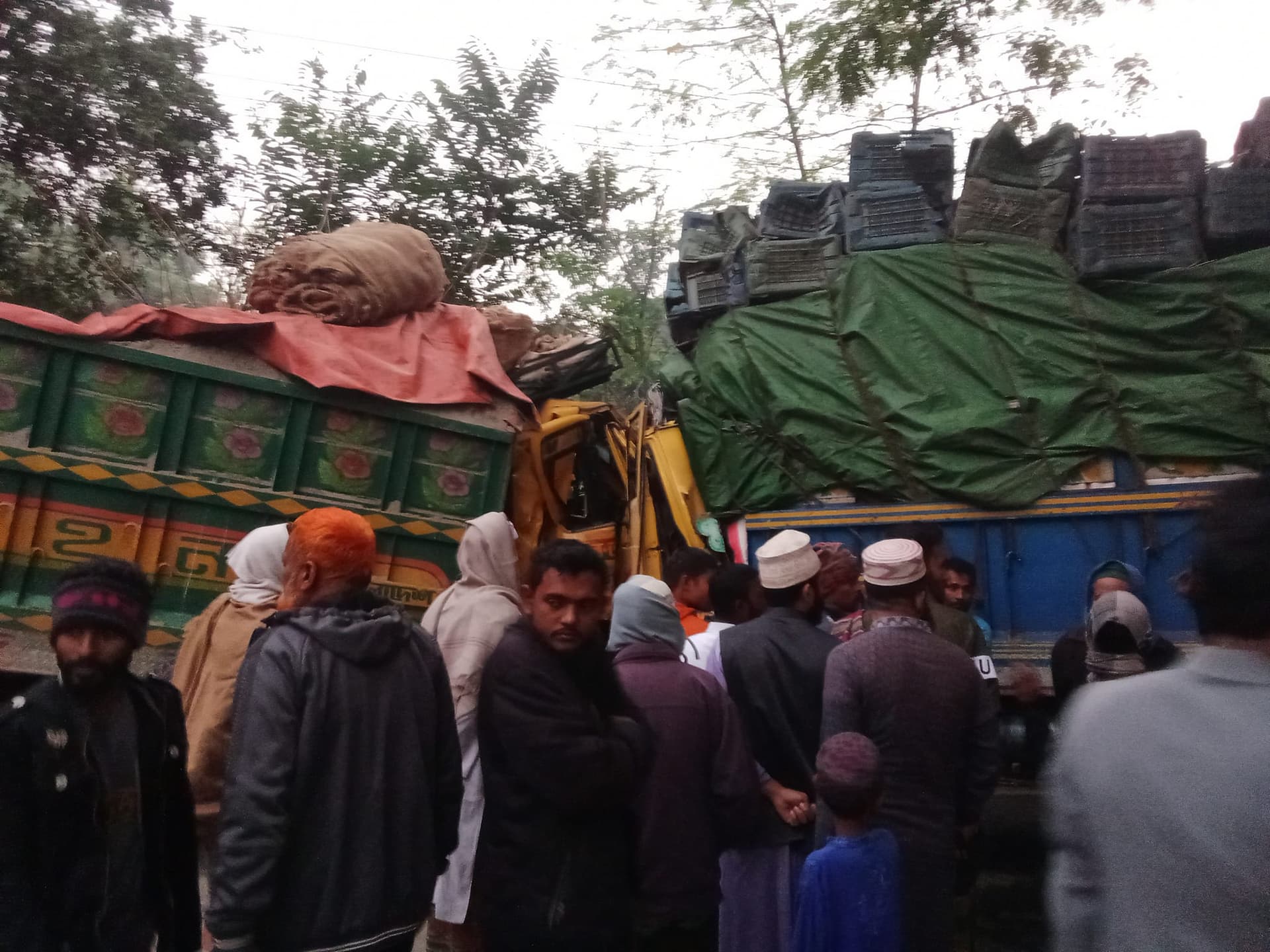 ঝিনাইদহে দুই ট্রাকের মুখোমুখি সংঘর্ষে চালক নিহত
