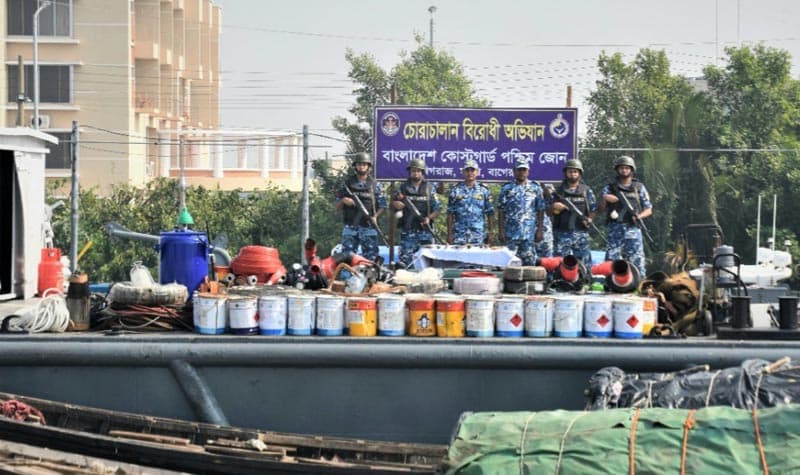 মোংলা বন্দরে জাহাজে চুরি হওয়া মালামাল উদ্ধার