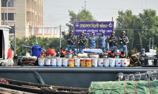 মোংলা বন্দরে জাহাজে চুরি হওয়া মালামাল উদ্ধার