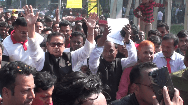 মাদারীপুরে নৌকার প্রার্থীর বিরুদ্ধে আচরণবিধি লঙ্ঘনের অভিযোগ