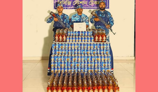 টেকনাফে বিপুল বিয়ার ও বিদেশি মদ জব্দ