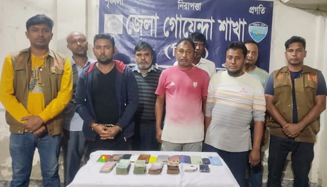 নোয়াখালীতে চারলক্ষ টাকাসহ ৭ জুয়াড়ি গ্রেপ্তার