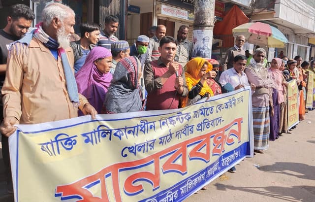 নিজের জমি বিক্রি করে হামলার শিকার !