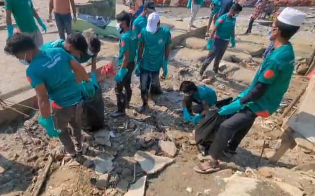 কুয়াকাটায় বিডি ক্লিনের পরিচ্ছন্নতা অভিযান: পর্যটকদের জন্য সচেতনতামূলক উদ্যোগ